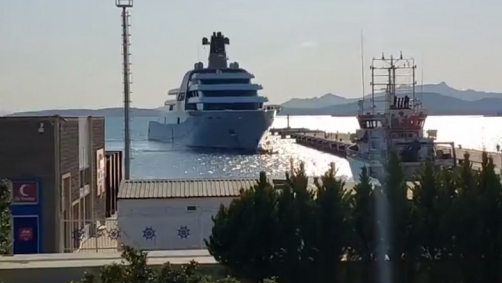 Un mega-iaht al lui Roman Abramovici a acostat în Turcia, țară care nu aplică sancțiunile occidentale